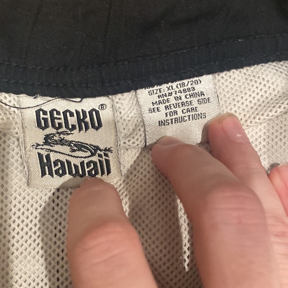 Gecko Hawaii | Men’s Swim Trunks - Picture 2 of 3